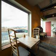 オシャレ＆温かい空間で、本格イタリアンを満喫できる店。2名様向けの広めのテーブル席があり、二人でゆっくりくつろげます。ディナーには、2名様で多彩な料理をシェアできる『シェアコース』がおすすめです。