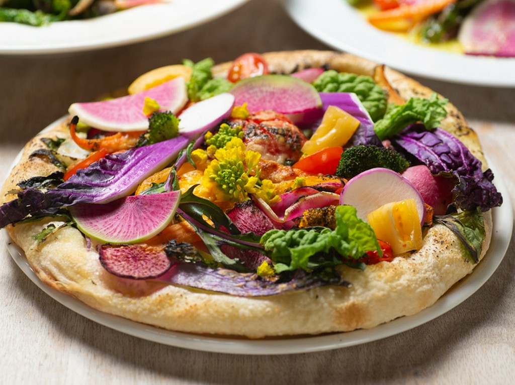 幸せすぎる一皿『Lammin特製 旬のお野菜もりもりピザ』