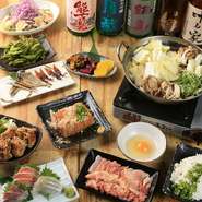 「素材居酒屋」をテーマに、「生」の素材に力を入れています。お刺身をはじめとする海鮮料理はもちろん、生レバーや、「軍鶏」を半生のタタキでいただけるなど、珍しい「生のお肉料理」も堪能できるのが魅力です。