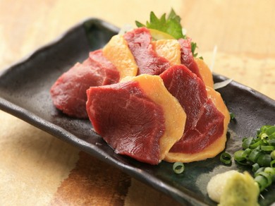 素材にこだわり、全国各地から厳選した新鮮で旬な食材を味わえる