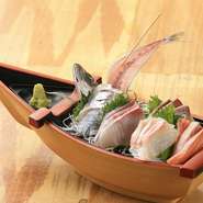 本日水揚げされた鮮魚を5点盛りでご提供。※魚1匹の姿刺し付き。