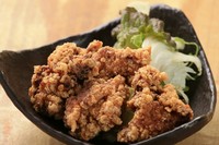居酒屋の定番商品！　叶え家のから揚げは特製タレに長時間付け込み、中も外も美味しく仕上げました。