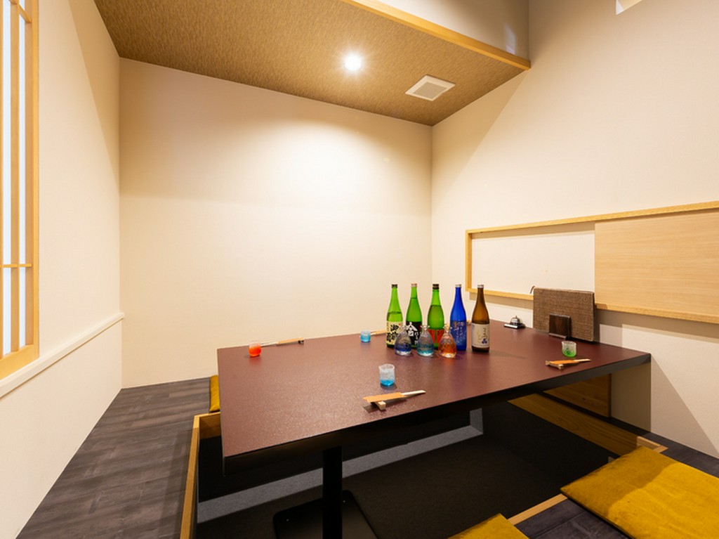 2階席には掘りごたつの座敷が用意され、貸切での宴会も叶う