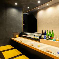 誰にも気を使わず気ままに過ごせる、限定7席のカウンター