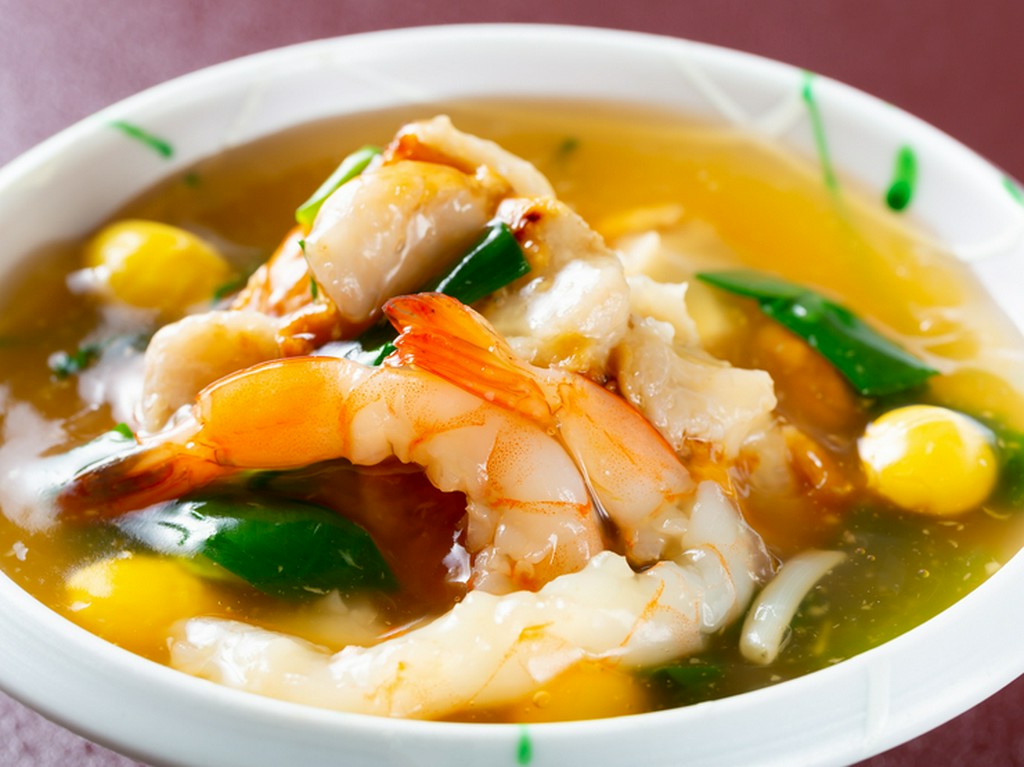 生姜の利いた上品な味わいと多彩な食材を楽しむ『揚げ小芋葛餡かけ』