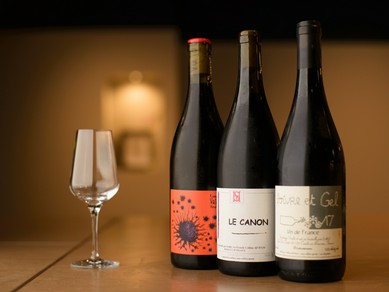 ワインは料理に合うものをセレクト。ナチュラルワインも用意