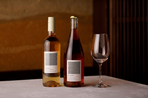 金沢ワイナリーのワインをお楽しみください。