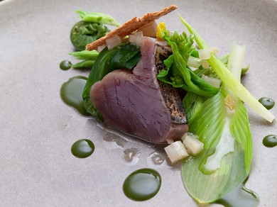 春野菜や山菜を使って季節感あふれるひと皿を