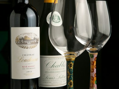 料理に合わせて選べる、世界中から厳選されたワインが勢揃い