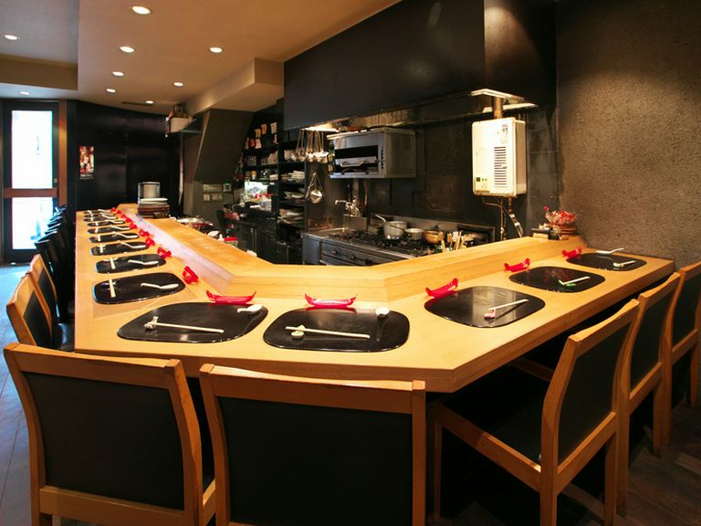 おひとり様や常連が多い、温かみのある雰囲気が素敵