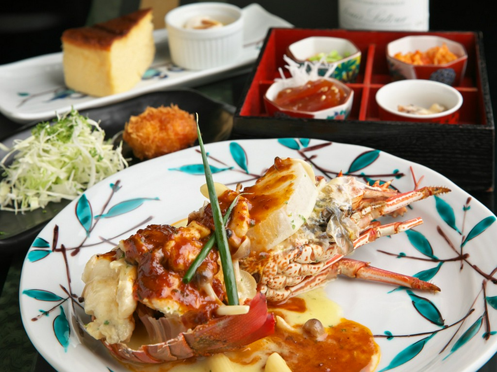 料理もお酒も満喫したい方に。飲み放題を付けられるコースプラン