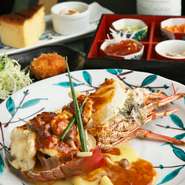 おしゃれな内装や九谷焼の食器が乙女心を刺激する【鏑木】は、女子会にも人気。多彩な料理が味わえるコースプランには、4名以上で飲み放題を付けることができます。