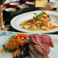 厳選されたアワビと上質な牛ヒレ肉、どちらも味わえる魅惑のコース。質にも、量にも、妥協は一切ありません。特別なソースでいただく手づくりのカニクリームコロッケも人気です。