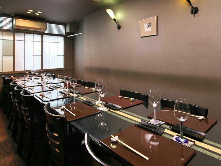 2階のテーブル席は、貸切での利用もOK