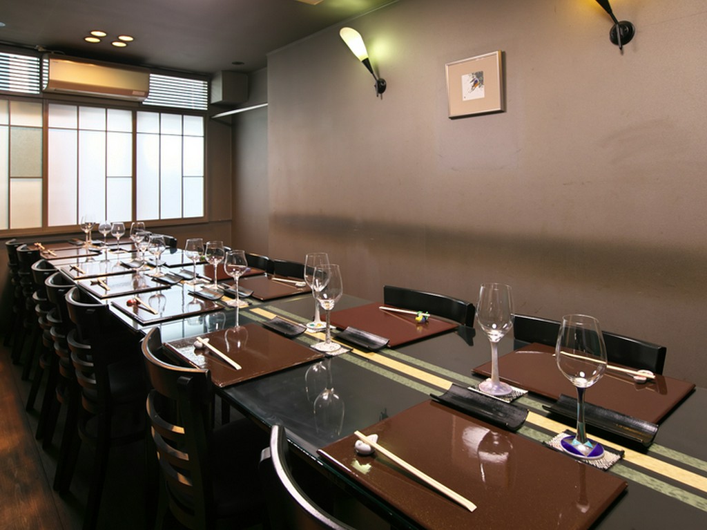 2階のテーブル席は、貸切での利用もOK