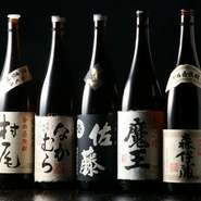 種類の豊富な焼酎は芋・麦を中心とした品揃え。気軽に飲み比べられるグラスの他にボトルもあるのも嬉しいところ。その他、銘酒はもちろんマッコリや泡盛もあります。