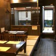 貸切もできる広々とした店内は、最大70名までの宴会も可能。また、個室もそれぞれテーブル、座敷、掘りごたつとあるので人数に合わせて選べます。お得な宴会メニューもあるのでぴったりです。