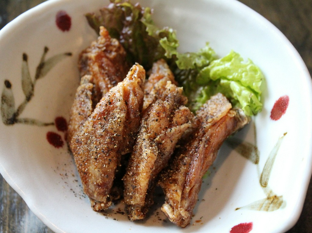 看板メニュー！工夫に工夫を重ねた自慢のタレが決め手の『手羽唐』6本・12本