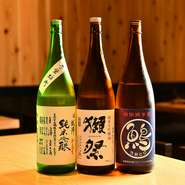 焼酎から、日本酒までバリエーション豊富な酒の品揃え。日本酒『龍神丸』や練馬の『大根焼酎』など、希少な酒に出合えるのも楽しみのひとつです。『大根焼酎』の独特な辛味と風味が酒肴の味を引き立てます。