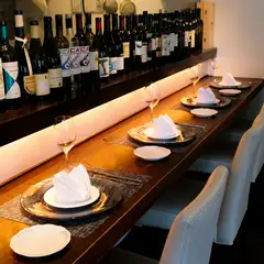 ソムリエが選りすぐりのワインを、料理に合わせてペアリング