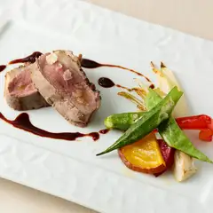 【季節限定】しっとり柔らかい『フランス産シャラン鴨肉のロースト　マルサラ酒のソース』