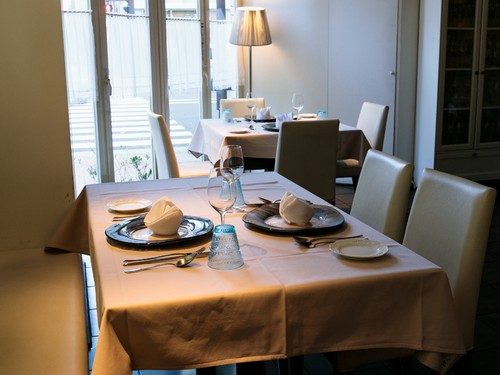 ウェディングの2次会にも人気のエレガントなフロア