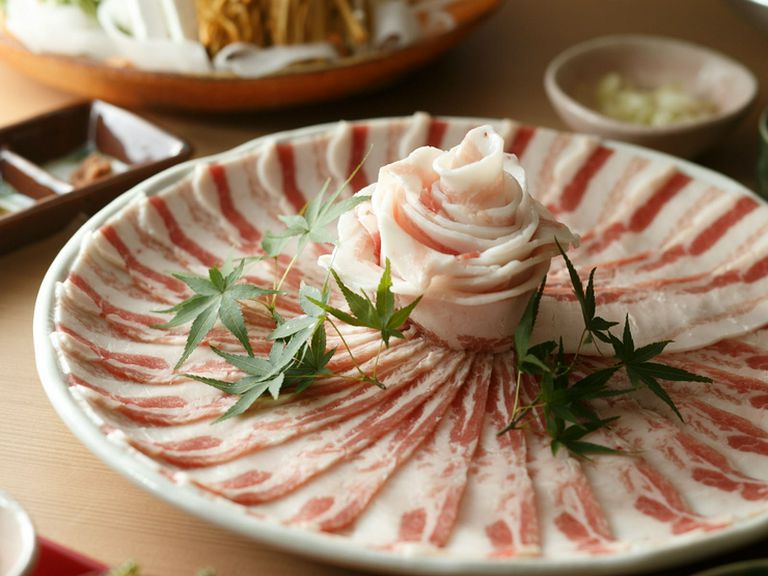 肉の旨味と甘味に驚愕必至。希少ブランド豚の美味しさを存分に味わえる『あぐー豚しゃぶしゃぶコース』