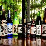日本全国から買い付ける酒は、定番のおでんと焼き鳥の味と相性バッチリ。実際に訪れたゲストの声を取り入れながら揃えているのでバリエーションが豊富です。