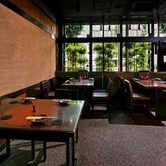 1階は、カジュアルな中にも和モダンな雰囲気