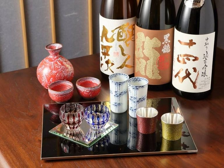 季節ごとに変わる全国の日本酒。旬の料理にぴたりと調和