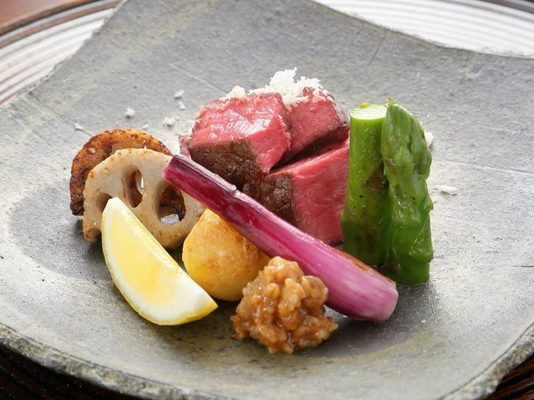 和牛炭火焼きと焼野菜