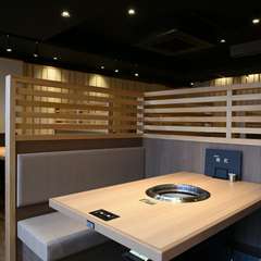 木の温かみが感じられる、心地いい店内