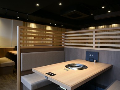 木の温かみが感じられる、心地いい店内