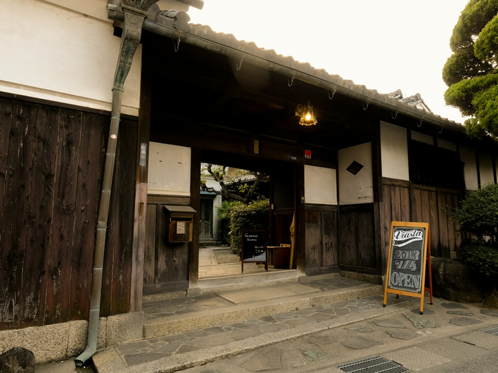 由緒正しき奈良の景観に馴染む外観がお出迎え