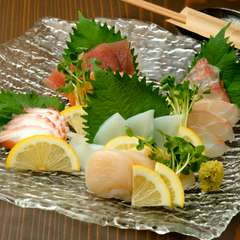 市場から厳選して仕入れた『お造り各種盛り合わせ』