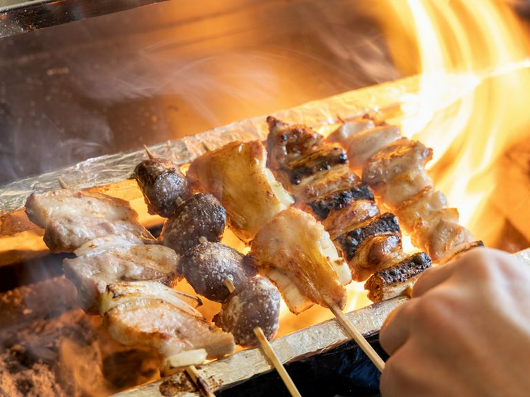 食材の旨みを引き立てる豊後備長炭。自慢の『串焼き』を味わって