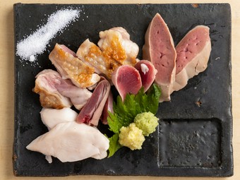 食のプロを魅了する「高坂鶏」を満喫！『刺身盛り合わせ』