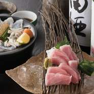 豊富な知識と確かな目利きで厳選された天然物の鮮魚
