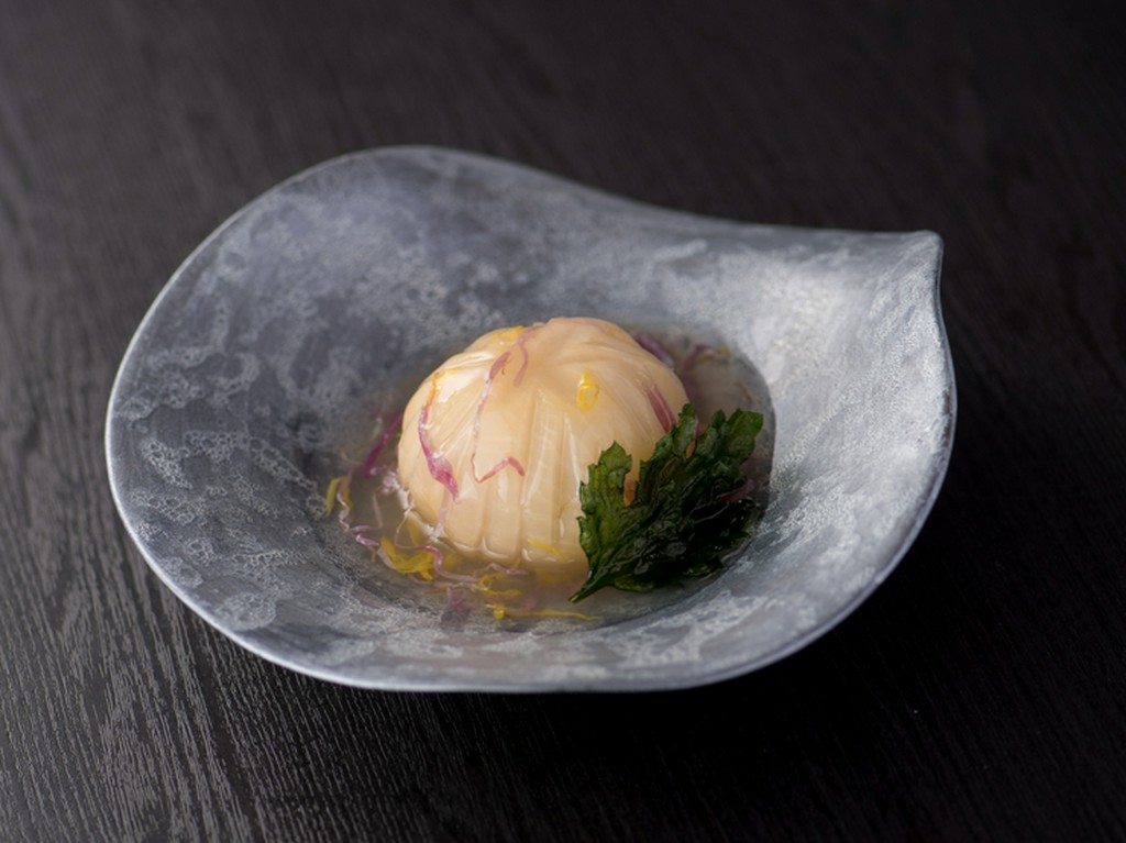 本物の菊花と共に味わう、風情ある『菊花蕪』