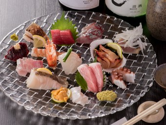 確かな目利きで仕入れた天然物かつ新鮮な『刺身盛り合わせ』