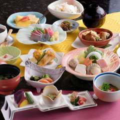 年配の方にも喜ばれる『咲くら会席』