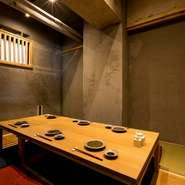 個室があるので接待や会食はもちろん、座敷は40名まで収容できるため団体や子供連れでも。冠婚葬祭でも利用可能です。店内は最大90名まで貸切可能と、大小様々、ゲストのニーズに合わせて利用できるのが魅力です。