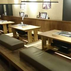 店内はテーブル席と堀こたつ席で使い勝手が良好！