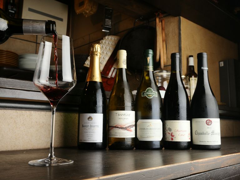 ワインはフランスのみ。希少な一本と巡り合うときもある