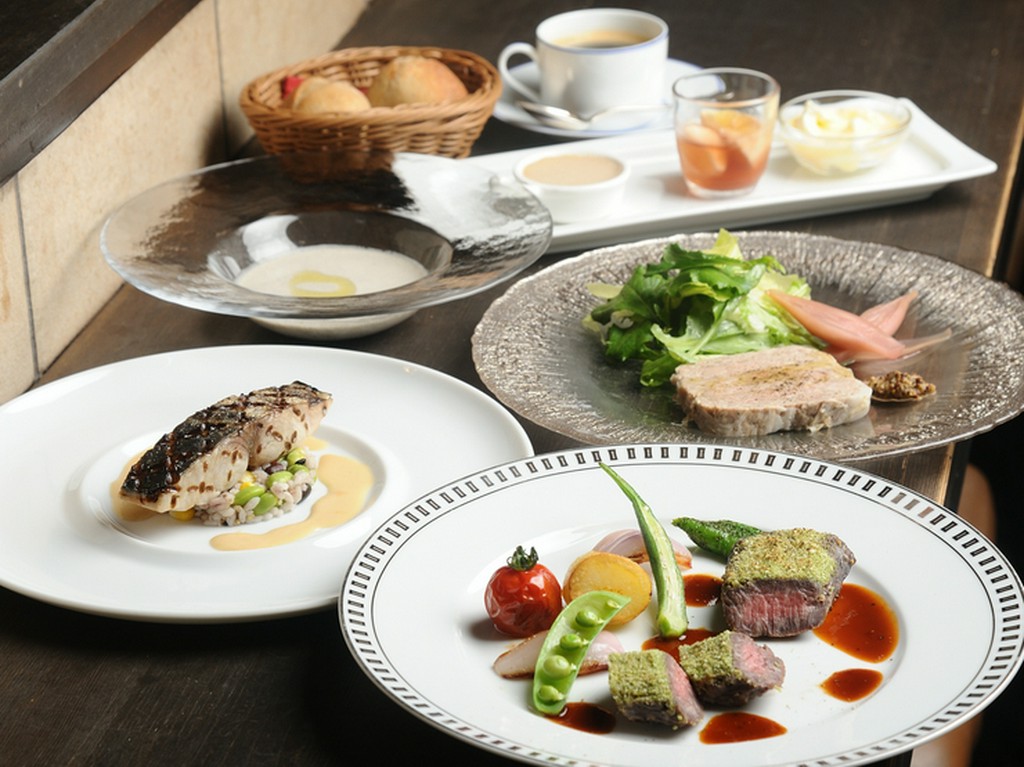 旬の食材、季節を感じさせるもの料理に取り込む