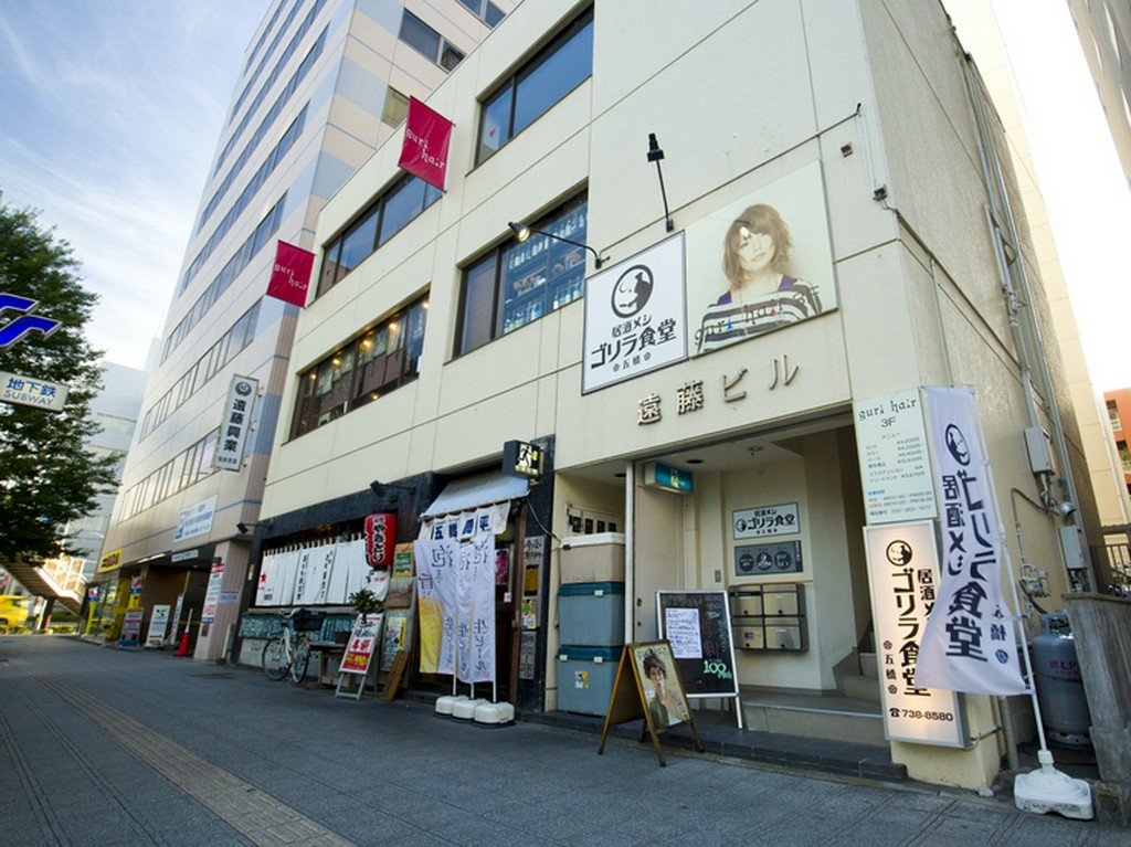 五橋駅前にあり、使い勝手抜群