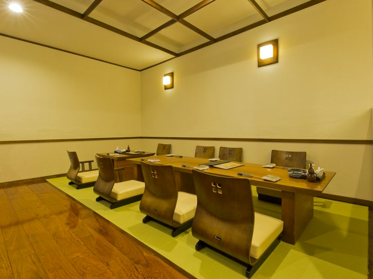 のんびり気分を楽しめる座敷は14席