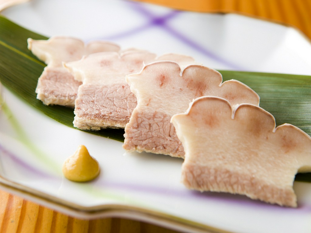 入荷した時だけのお楽しみ！幻の味わい『鯨うねす（ベーコン）』