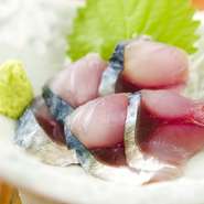  人気の高い宮城のブランド魚「金華サバ」でつくる一皿。〆を控え目にして、金華サバ本来の旨みを最大限に味わえるように仕上げました。