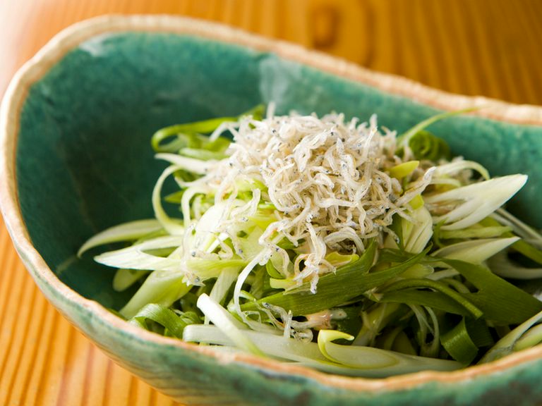 奥深い辛みとシャキシャキ食感『九条ネギとジャコの明太サラダ』